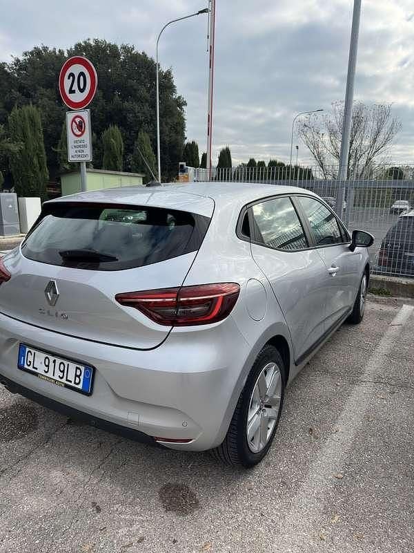Usata Renault Clio V Business 91 CV (66 kW) 2022 Argento Berlina