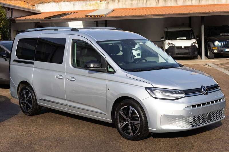 Usata VW Caddy Maxi Style 122 CV (89 kW) 2022 Argento Monovolume