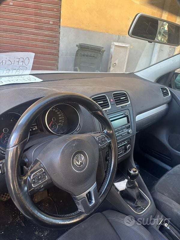 Bianco Usata 2012 VW Golf Highline Tre volumi | 2500 € (Ottimo prezzo) - Immagine 1/4