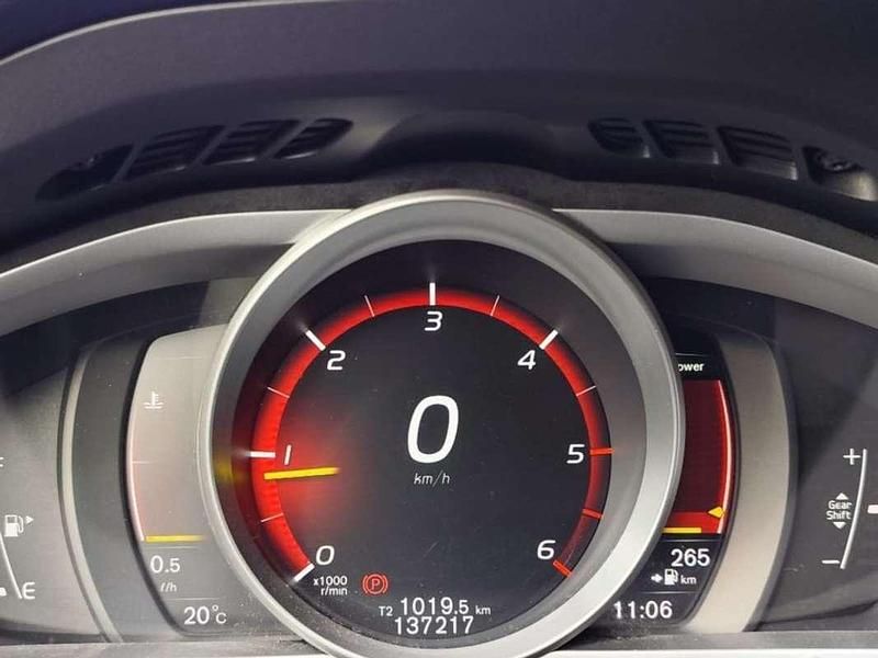 Usata Volvo V40 R-Design 120 CV (88 kW) 2018 Bianco Berlina