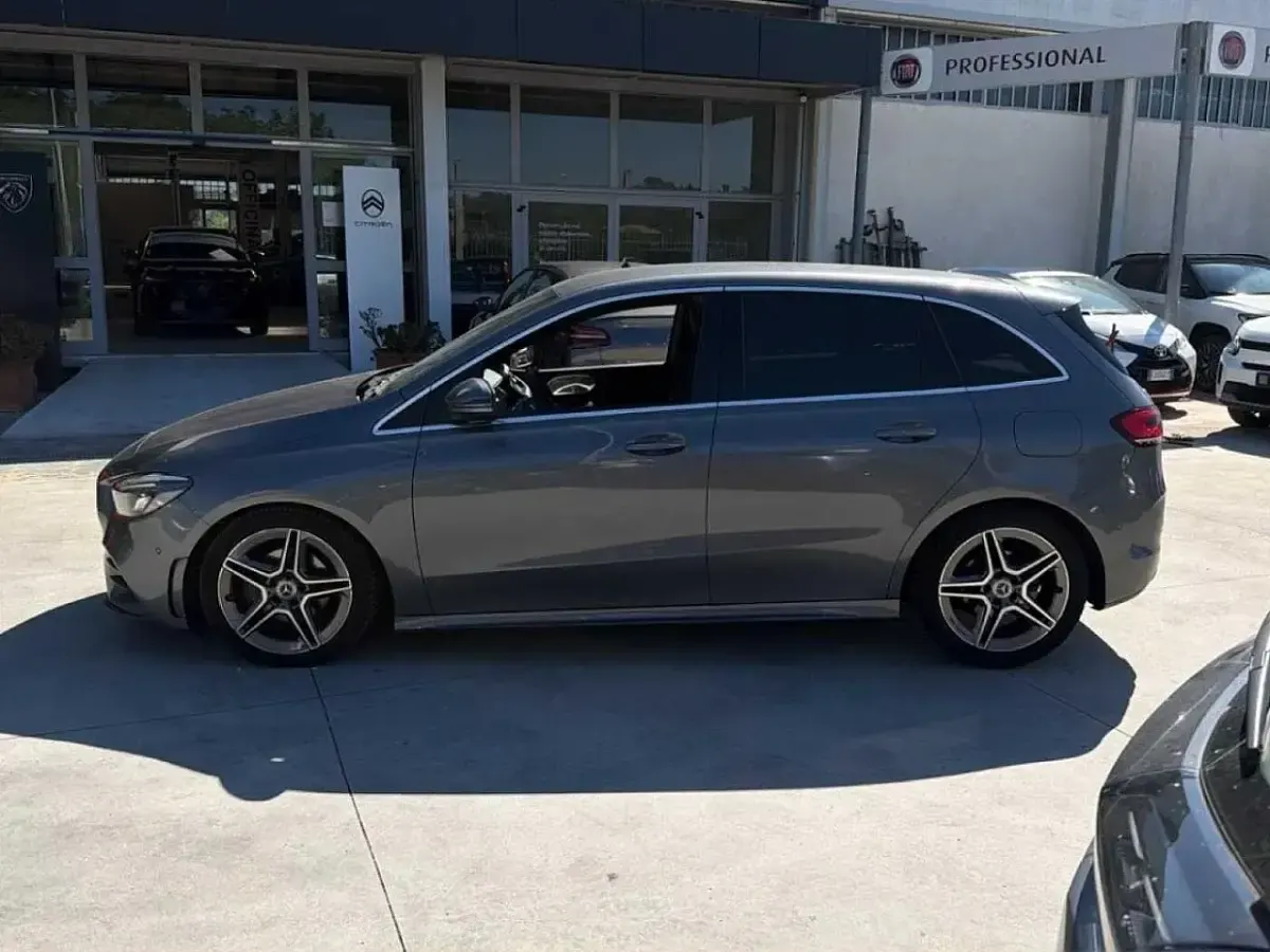 Usata Mercedes B180 Premium 116 CV (85 kW) 2020 Grigio Utilitaria