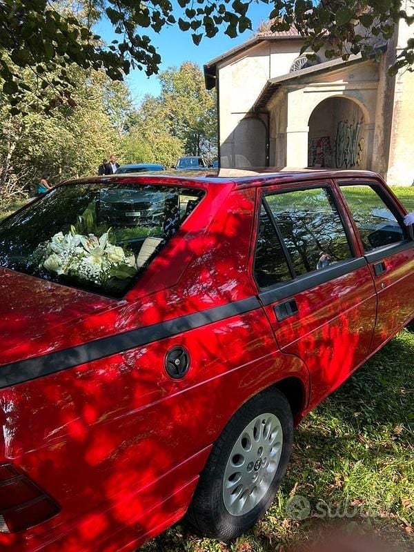 Usata Alfa Romeo 75 105 CV (77 kW) 1991 Rosso Berlina