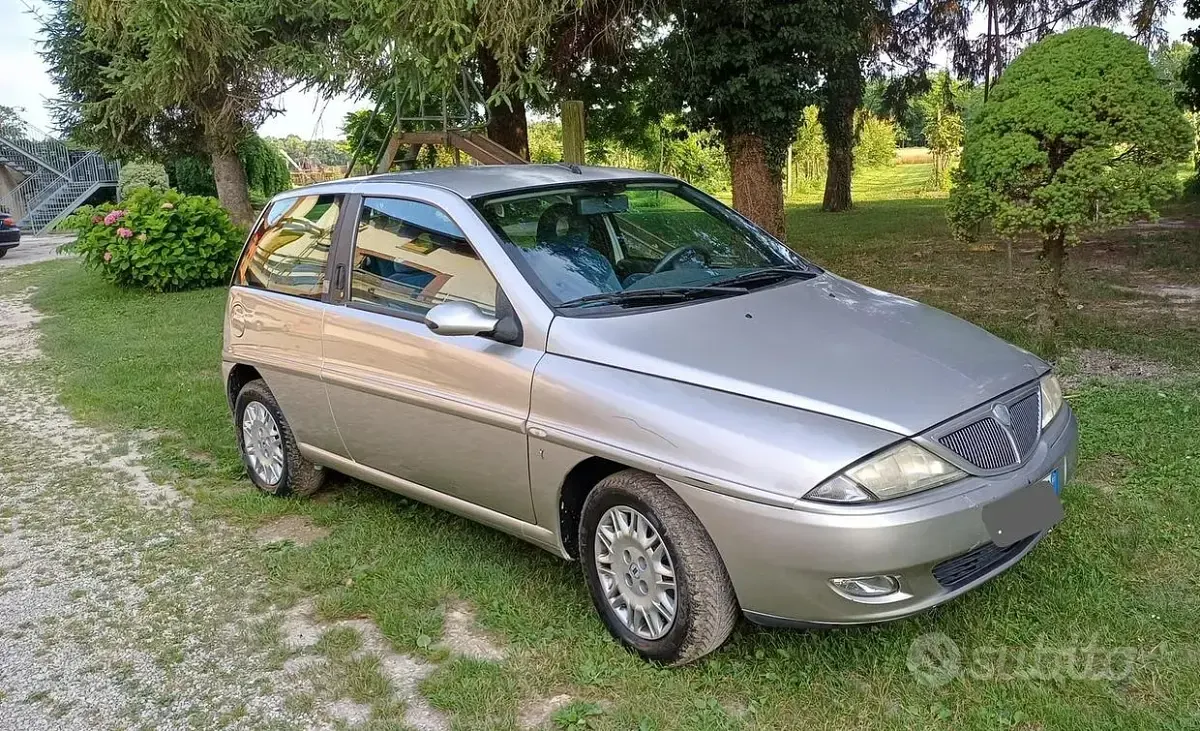 Usata Lancia Ypsilon 2000 Grigio Utilitaria