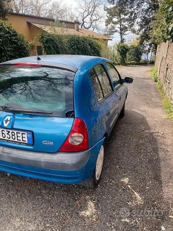 Usata Renault Clio II 58 CV (42 kW) 2004 Blu Berlina