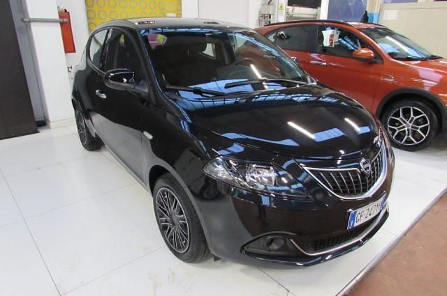 Usata Lancia Ypsilon Gold 70 CV (51 kW) 2021 Nero Utilitaria