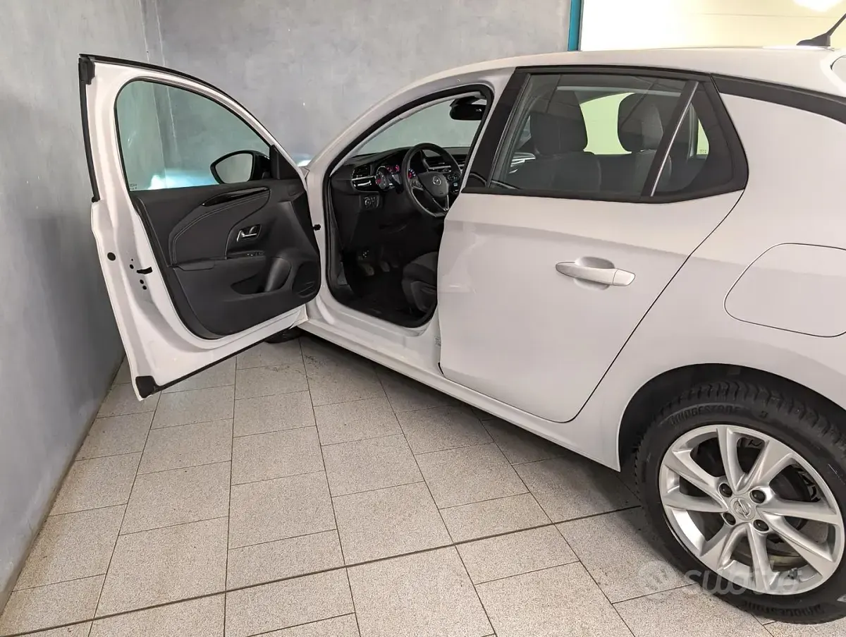 Usata Opel Corsa Elegance 101 CV (74 kW) 2023 Bianco Berlina