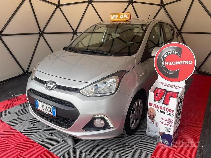 Usata Hyundai i10 Comfort 66 CV (48 kW) 2016 Grigio Utilitaria