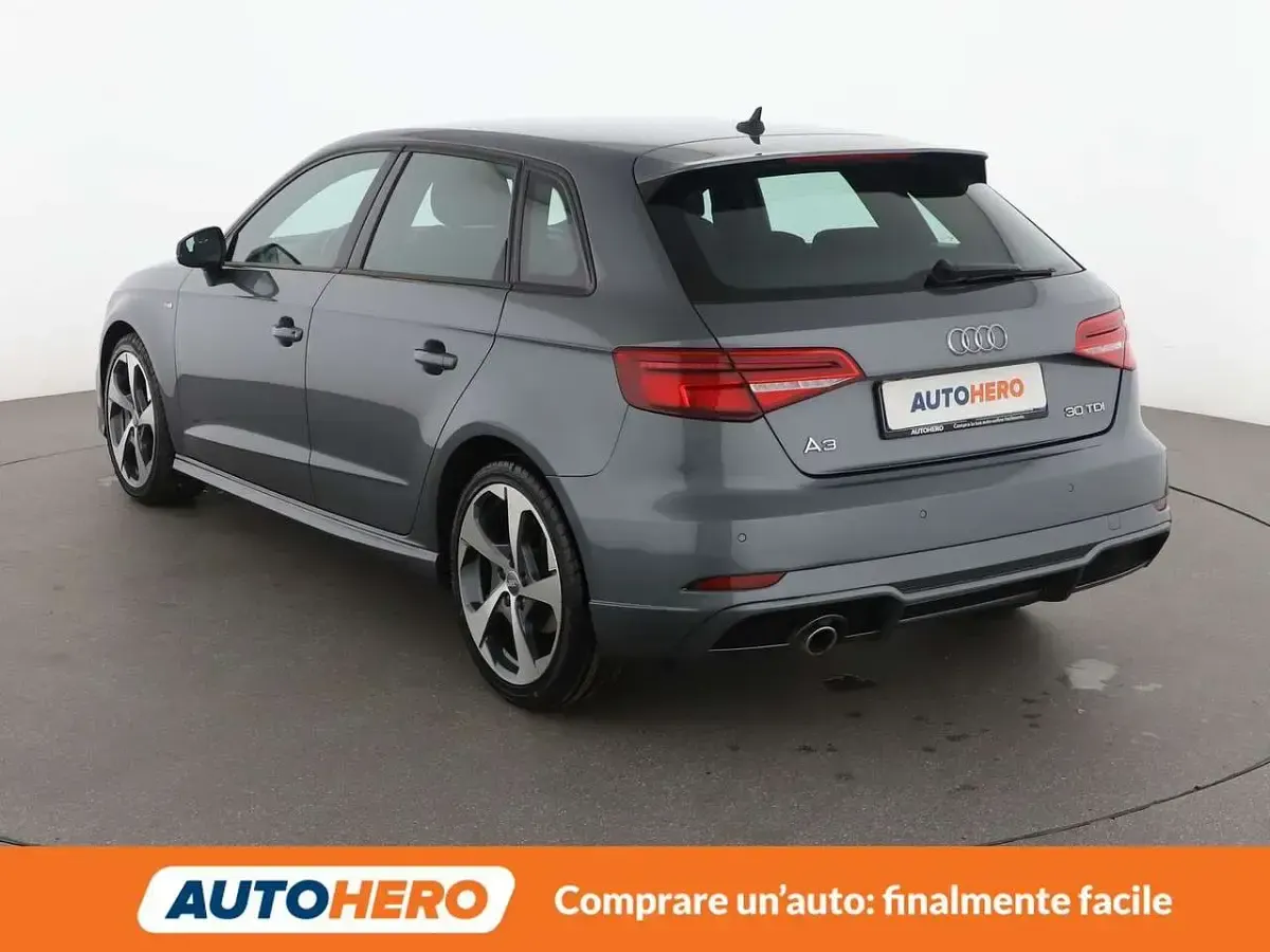 Usado Audi A3 116 CV (85 kW) 2019 Plateado Berlina
