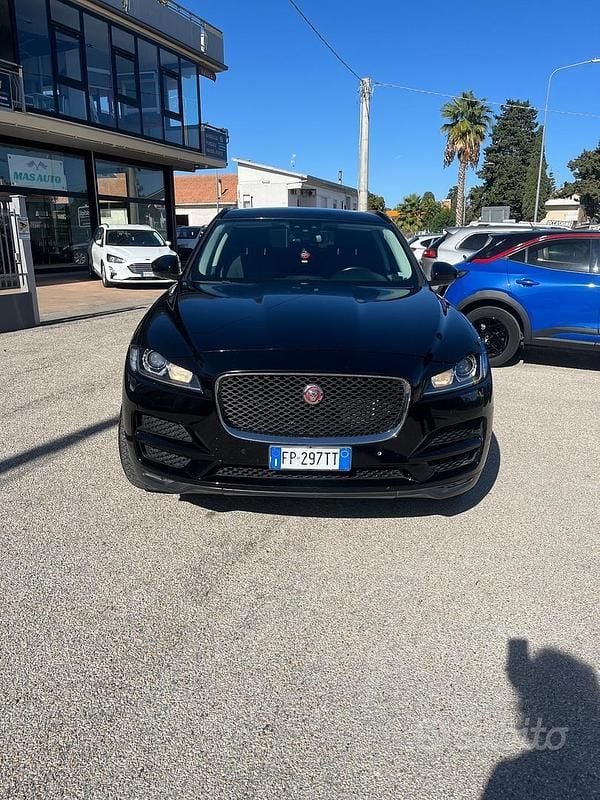 Usata Jaguar F-Pace Prestige 180 CV (132 kW) 2018 Nero SUV