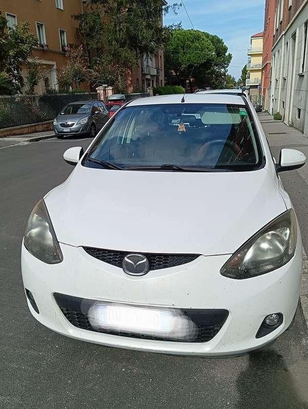 Usata Mazda 2 72 CV (52 kW) 2010 Bianco Berlina