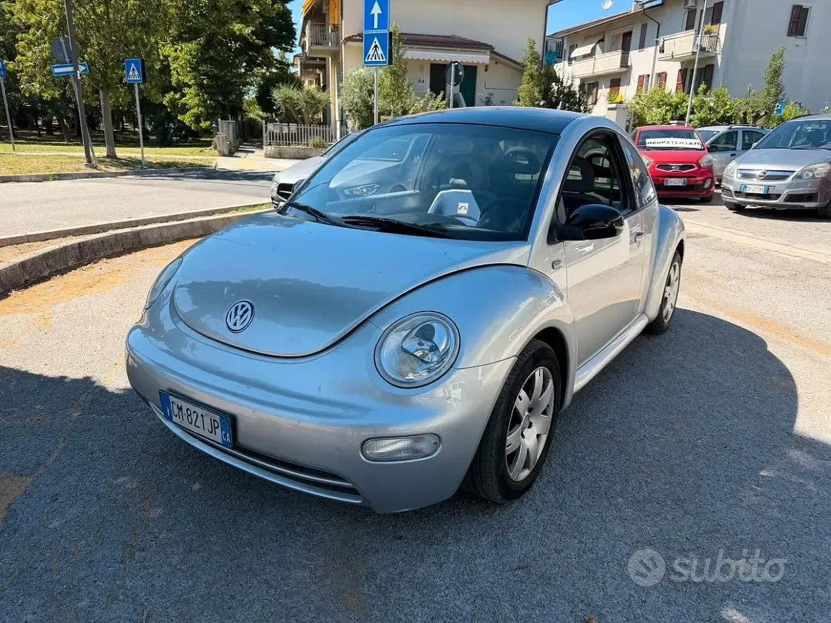Usata VW New Beetle 101 CV (74 kW) 2004 Grigio Utilitaria