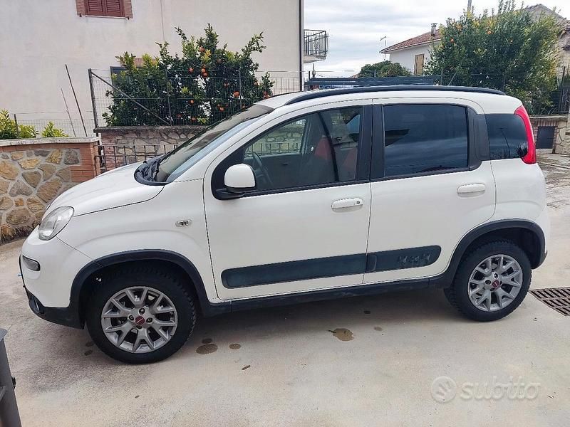 Usata Fiat Panda 4x4 S 95 CV (69 kW) 2016 Bianco Utilitaria