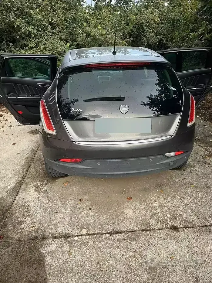 Usata Lancia Delta 120 CV (88 kW) 2009 Grigio Utilitaria