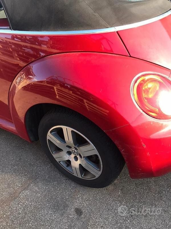 Usata VW New Beetle 105 CV (77 kW) 2006 Rosso Utilitaria