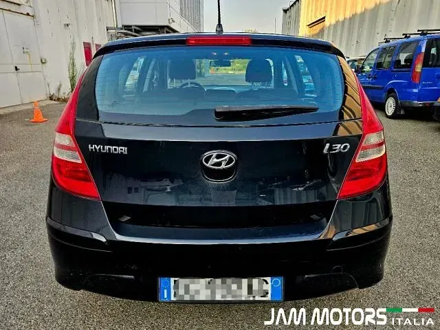 Usata Hyundai i30 Comfort 109 CV (80 kW) 2010 Nero metallizzato Utilitaria