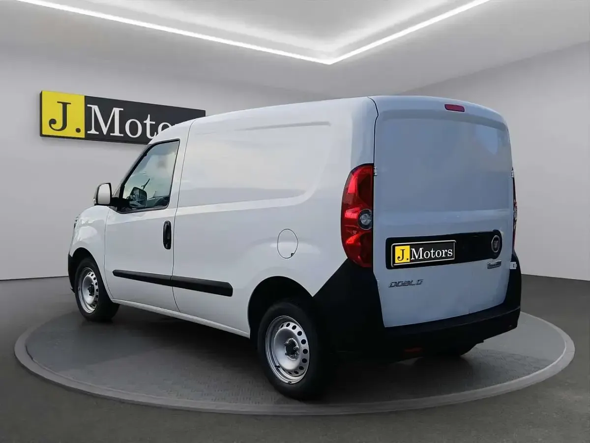 Usata Fiat Doblò 90 CV (66 kW) 2022 Bianco Monovolume