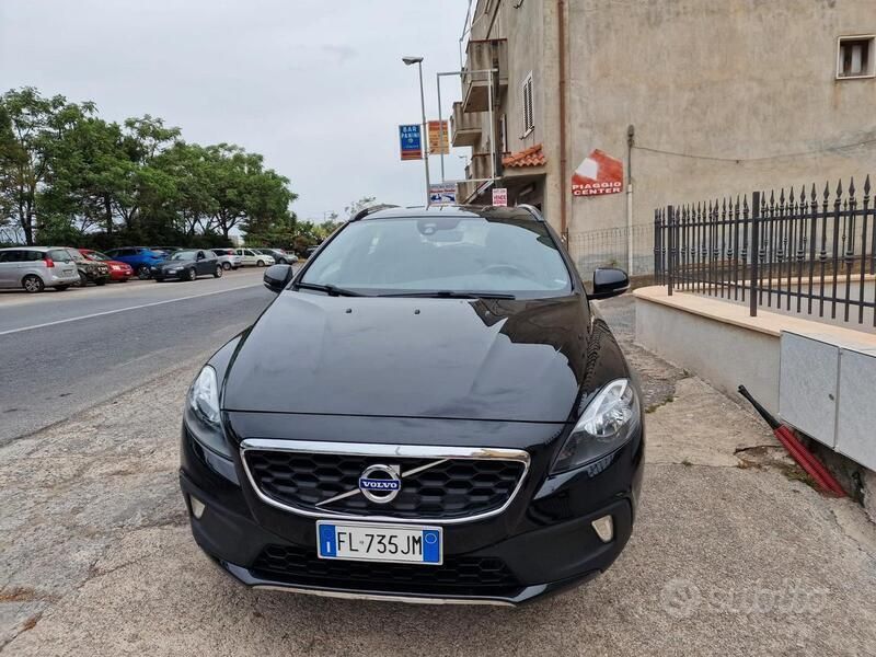 Usata Volvo V40 CC Ocean Race 150 CV (110 kW) 2015 Nero Station wagon