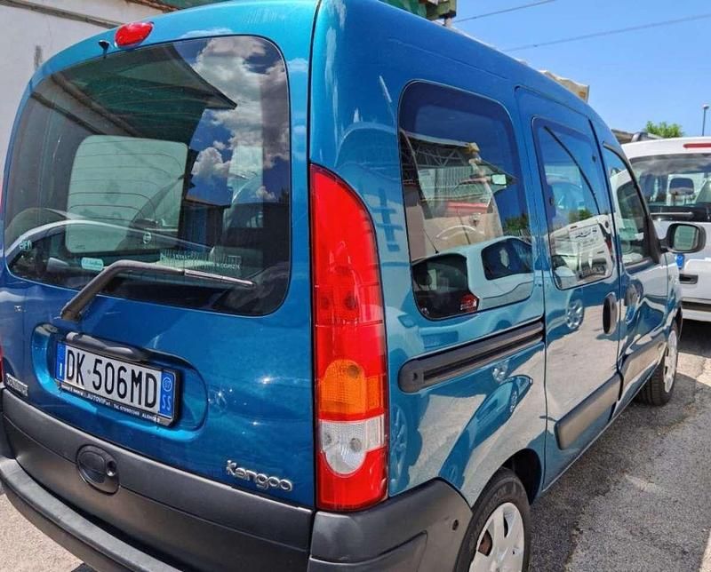 Usata Renault Kangoo Luxe 68 CV (50 kW) 2007 Verde Monovolume