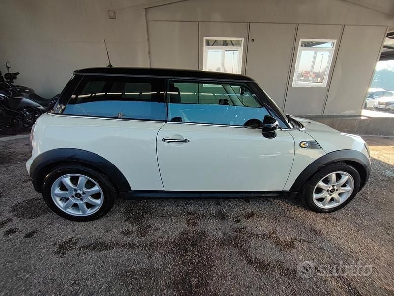Usata Mini Cooper 122 CV (89 kW) 2010 Beige Utilitaria