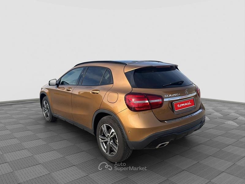 Usata Mercedes GLA200 Premium 136 CV (100 kW) 2017 Beige SUV