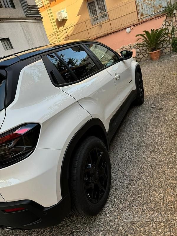 Usata Jeep Avenger 100 CV (73 kW) 2024 Bianco SUV