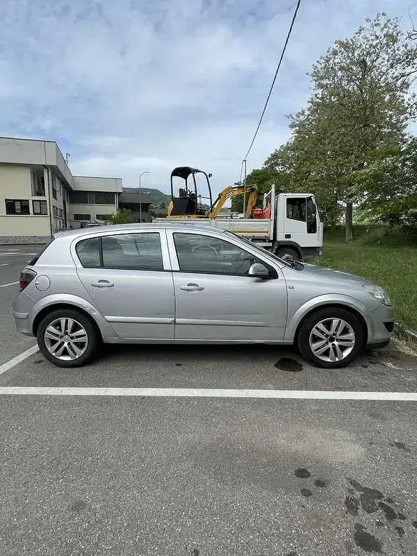 Usata Opel Astra Cosmo 101 CV (74 kW) 2009 Berlina