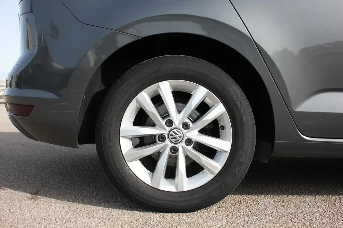 Usata VW Touran Comfortline 116 CV (85 kW) 2017 Grigio Monovolume