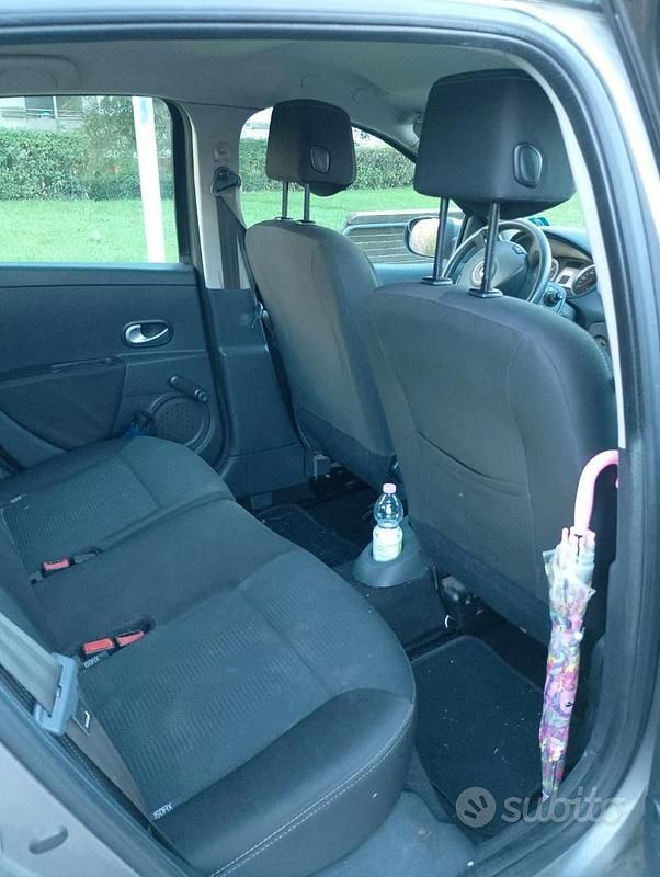 Usata Renault Clio II 85 CV (62 kW) 2010 Grigio Berlina