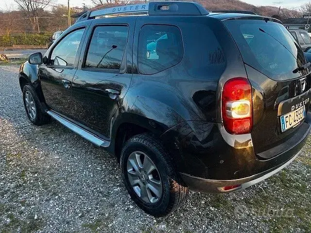 Usata Dacia Duster Lauréate 109 CV (80 kW) 2016 Nero SUV