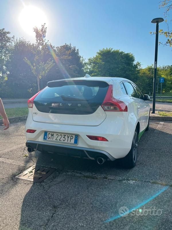 Usata Volvo V40 R-Design 120 CV (88 kW) 2014 Bianco Station wagon