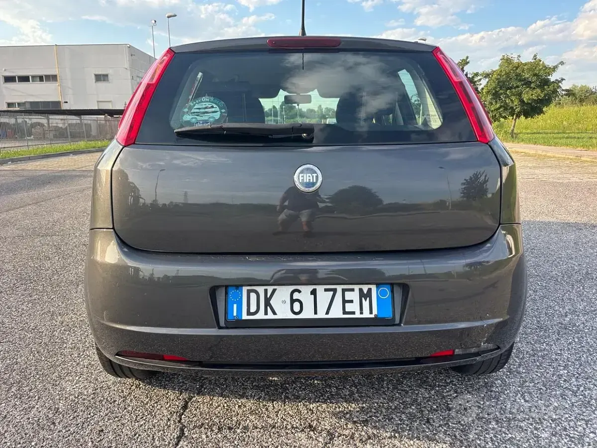 Usata Fiat Grande Punto Active 65 CV (47 kW) 2007 Grigio Utilitaria