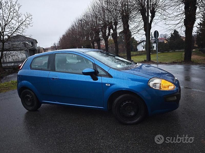 Usata Fiat Punto Evo 65 CV (47 kW) 2011 Blu Utilitaria