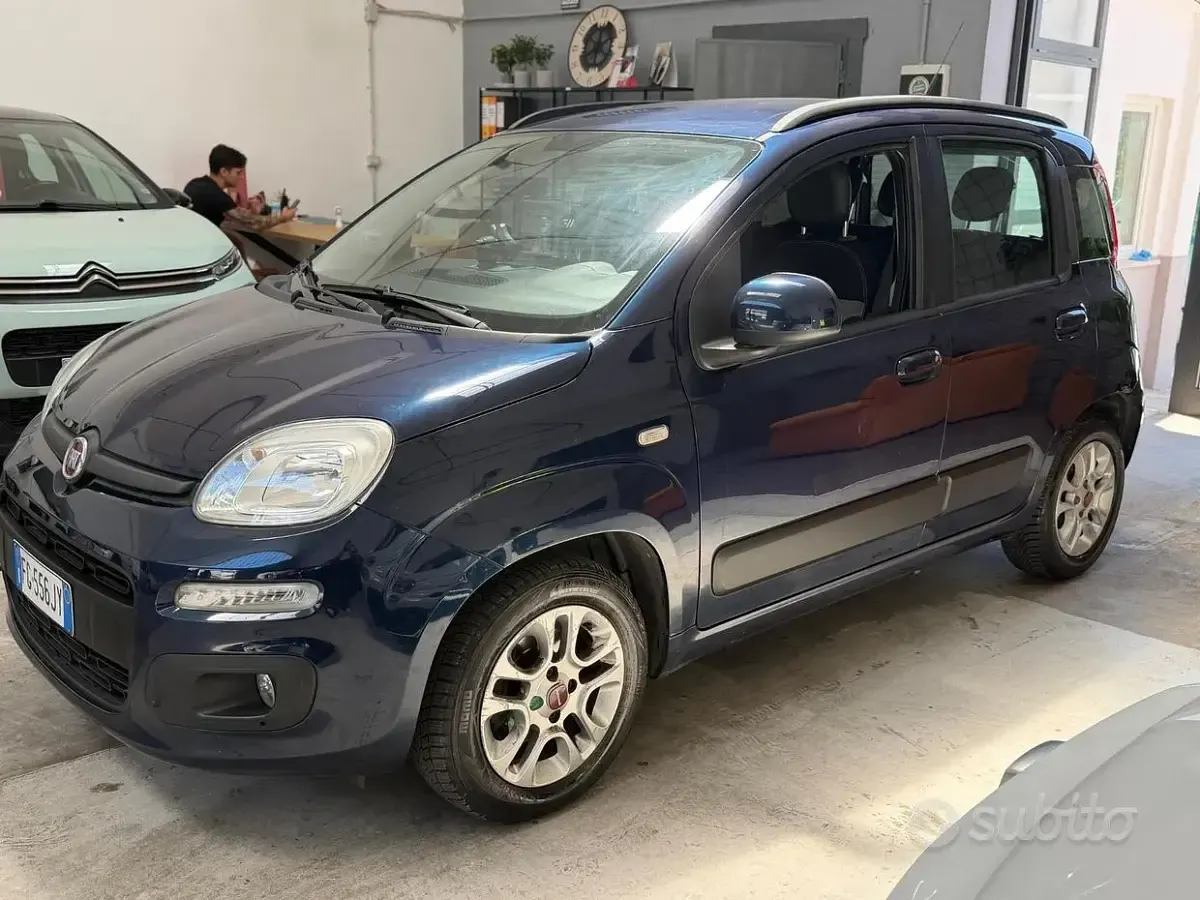 Usata Fiat Panda 69 CV (50 kW) 2016 Bluazzurro Utilitaria