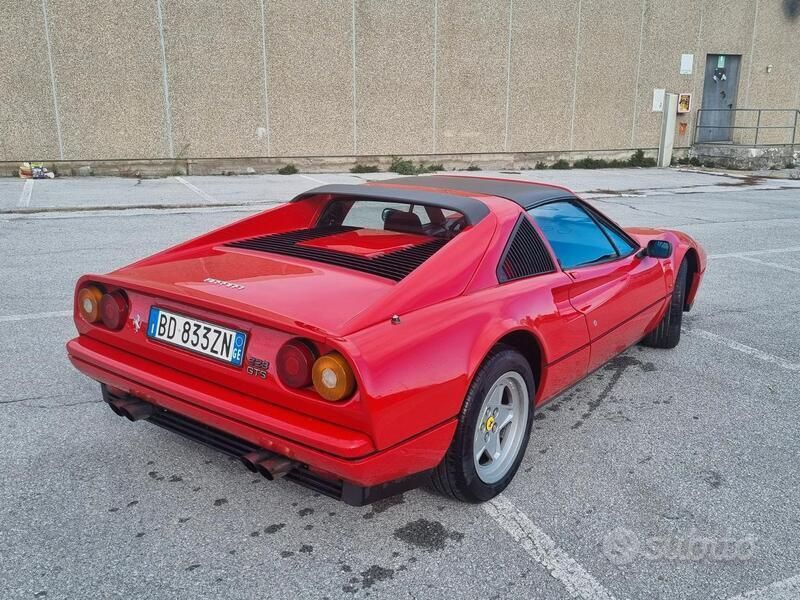 Usata Ferrari 208 270 CV (198 kW) 1987 Rosso Coupé