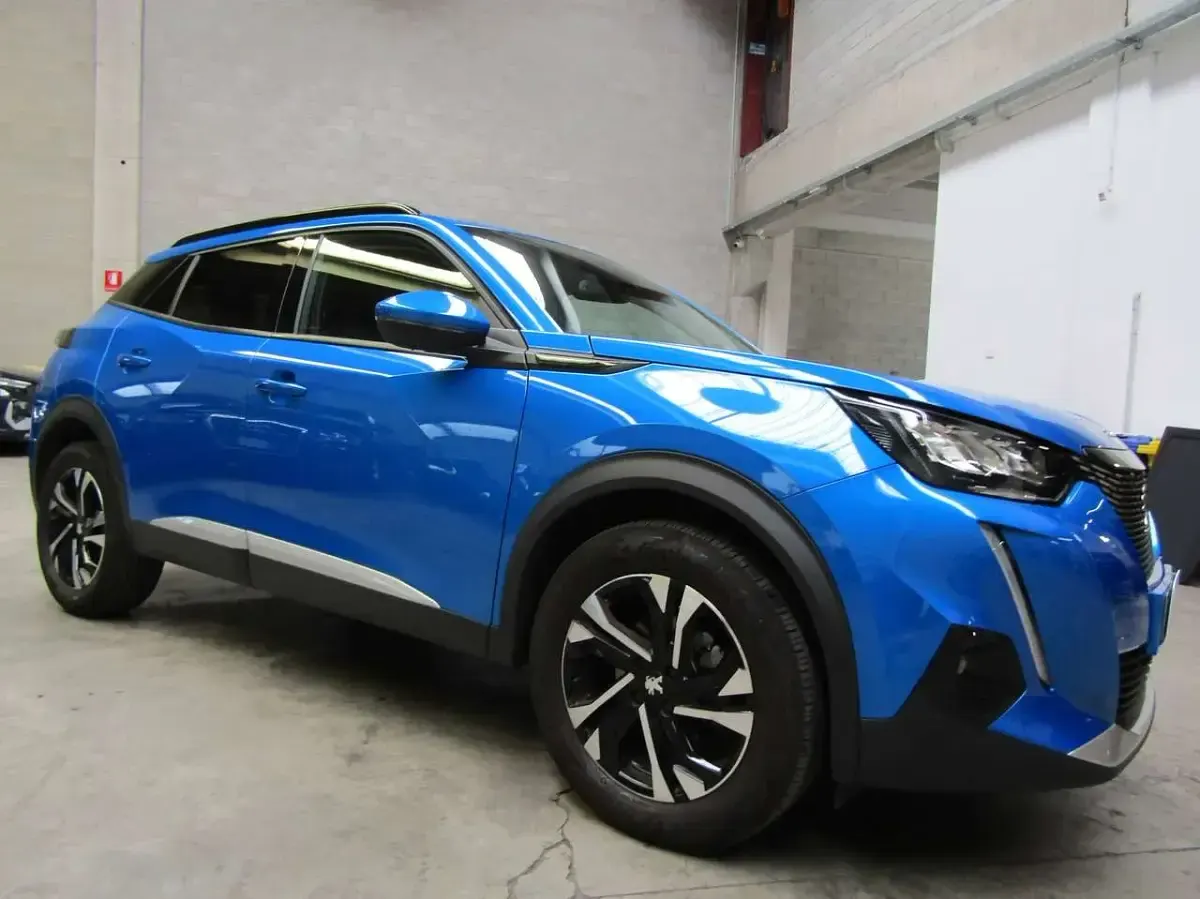 Usata Peugeot 2008 GT-line 131 CV (96 kW) 2021 Blu metallizzato SUV