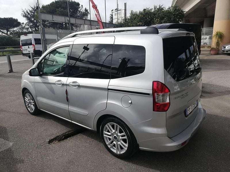 Usata Ford Tourneo 101 CV (74 kW) 2016 Argento Furgone
