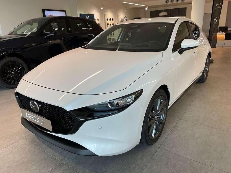Snowflake white pearl Nuova 2025 Mazda 3 Tre volumi | 26.400 € (Ottimo prezzo) - Immagine 1/4