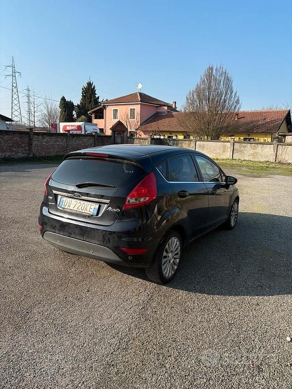 Usata Ford Fiesta 68 CV (50 kW) 2008 Nero Utilitaria