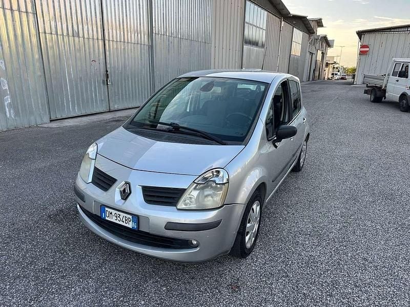 Argento Usata 2008 Renault Modus Dynamique Monovolume | 2500 € (Buon prezzo) - Immagine 1/4