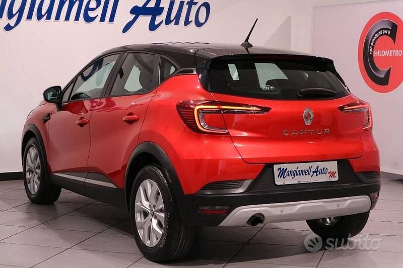 Usata Renault Captur Zen 101 CV (74 kW) 2020 Rosso SUV