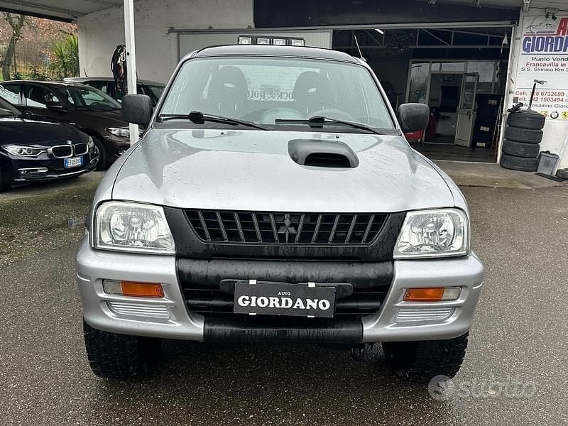Usata Mitsubishi L200 99 CV (72 kW) 2000 Grigio Pick-up