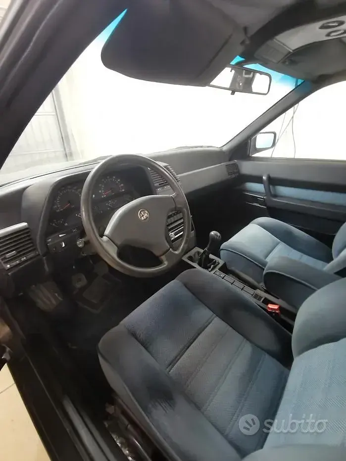 Usata Alfa Romeo 164 145 CV (106 kW) 1989 Grigio Berlina