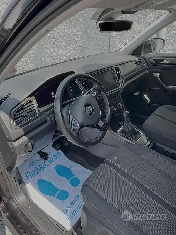 Usata VW T-Roc 115 CV (84 kW) 2019 Nero SUV