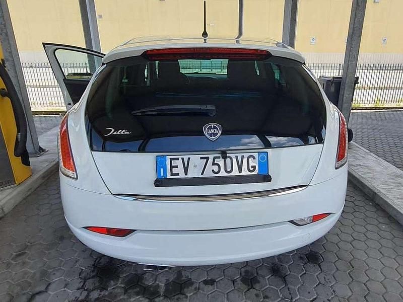 Usata Lancia Delta Gold 120 CV (88 kW) 2014 Bianco Utilitaria
