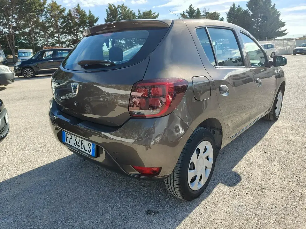 Begagnad Dacia Sandero Comfort 75 HK (55 kW) 2018 Brun Sedan