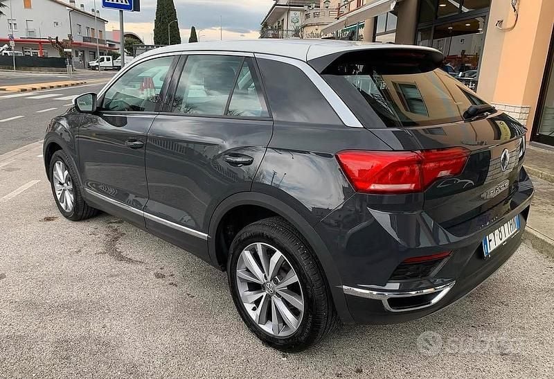 Usata VW T-Roc Style 115 CV (84 kW) 2019 Grigio SUV