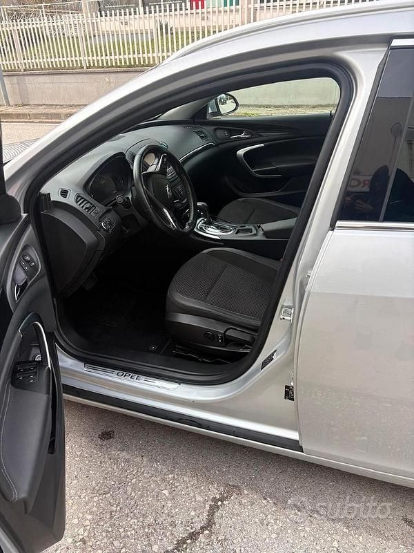 Usata Opel Insignia 170 CV (125 kW) 2017 Grigio Station wagon