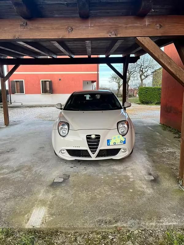 Usata Alfa Romeo MiTo 105 CV (77 kW) 2010 Beige Utilitaria