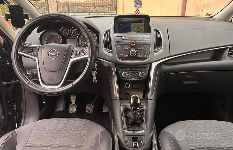 Usata Opel Zafira 130 CV (95 kW) 2013 Nero Monovolume