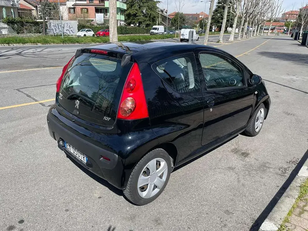 Usata Peugeot 107 Active 68 CV (50 kW) 2012 Nero Utilitaria